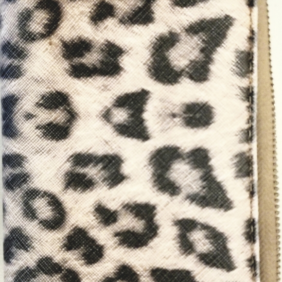 2 purses 1 wallet - Picture 3 of 5